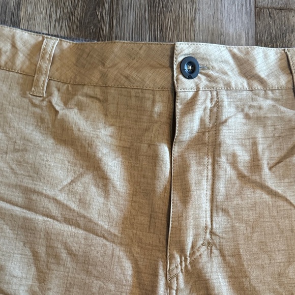 Quiksilver Men's Beige Flat Front Shorts - Picture 3 of 6